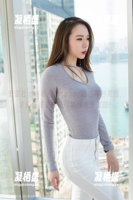 爱蜜社 - 看杨晨晨sugar的白衬衫美图，才知道原来白是可以这么多变的！