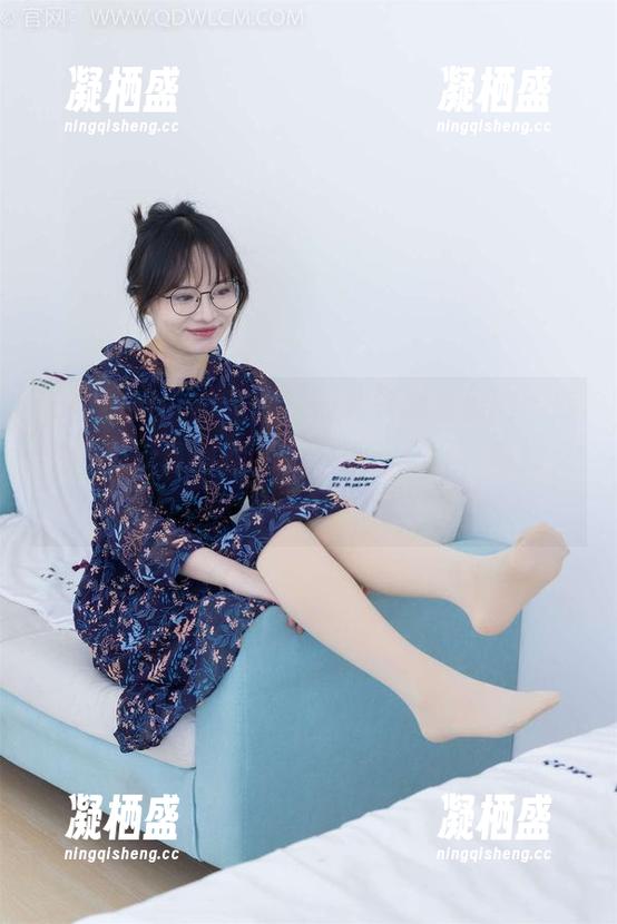 物恋传媒 - 小飞的午夜花开精选原图，感觉像是无意间捡到了满地的星星，奇妙又让人心动。