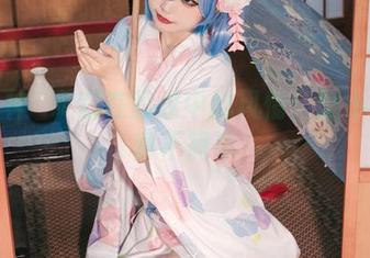 看看神沢永莉在豹纹中的风情：这小野猫真不简单