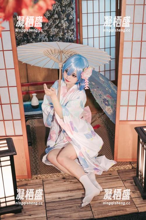 看看神沢永莉在豹纹中的风情：这小野猫真不简单
