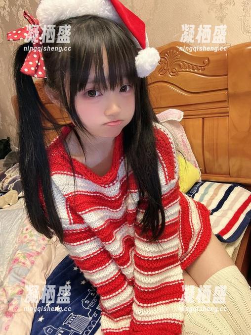 图片里的神沢永莉，万圣节粉毛小恶魔，童趣与妖艳的完美结合！