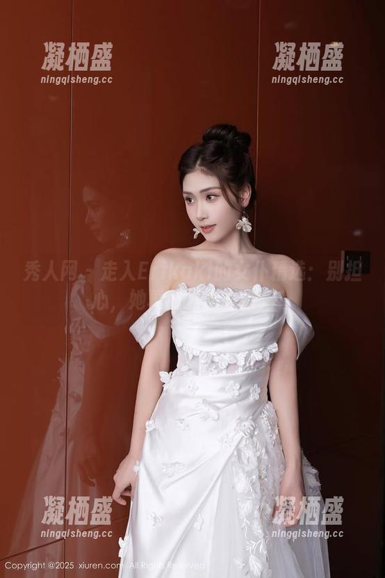 秀人网 - 走入Erikaki的女仆精选：别担心，她真的只是在打扫！