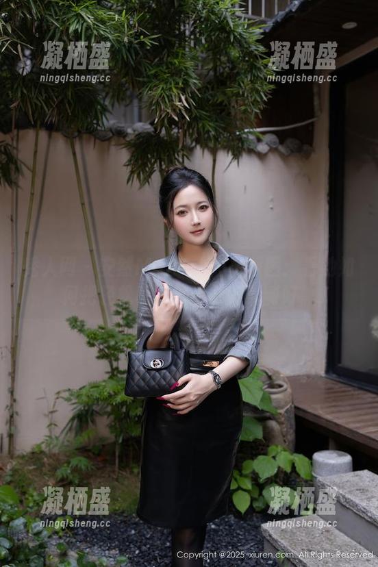 秀人网 - 安然Maleah短裤原图：看她如何把轻松和性感结合得刚刚好。