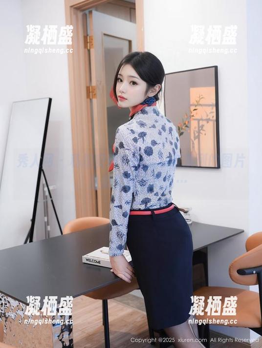 秀人网-安琪Yee 秀人网 - 私拍安琪Yee,女友系列的图片,温柔却带点放荡…