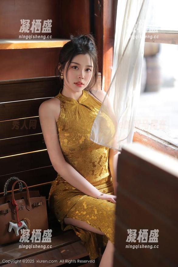 秀人网 - 看！小橘子orange的双马尾在线写真，满满的少女心！