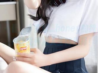 秀人网 - 看，小蛮妖_honey的纯白图包，竟让我怀疑人生的选择！