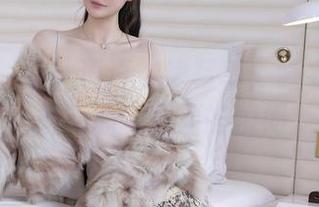 秀人网 - 是小逗逗在线写真：睡衣随风飘扬，心随意动的瞬间
