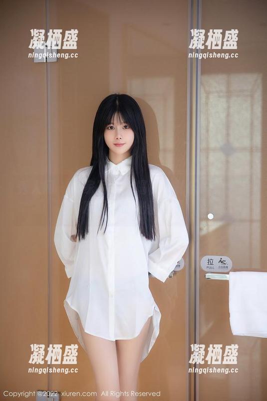 秀人网 - 居家写真大揭秘：林乐一的高清瞬间，时光都慢了