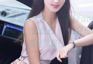 秀人网 - 泳池变天台，王馨瑶Yanni原图中的清凉写真，透透心，身体还没下水就感觉凉爽！