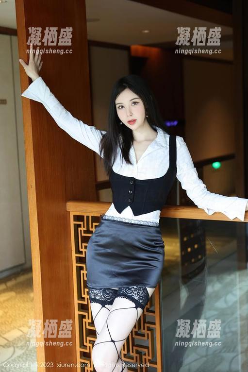 秀人网 - 甜妮美腿丝袜写真集新更新，谁能抗拒这样的魅力？
