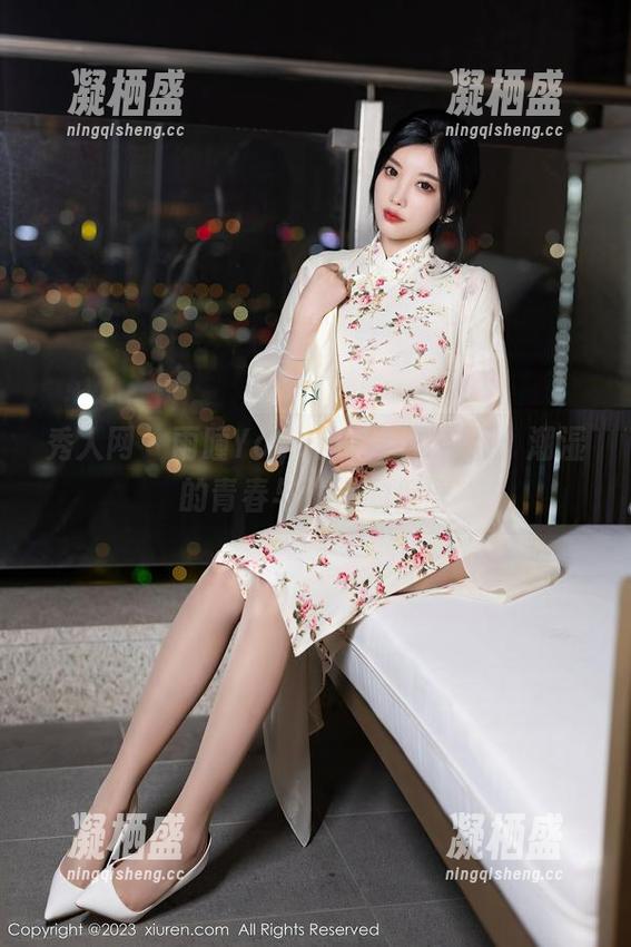 秀人网 - 雨瞳Yoyo的水手服合集：潮湿的青春与海浪的低语