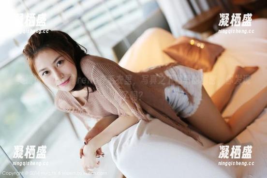 美媛馆 - 小海臀rena在毛衣里，写真之下藏着的秘密，你发现了吗？