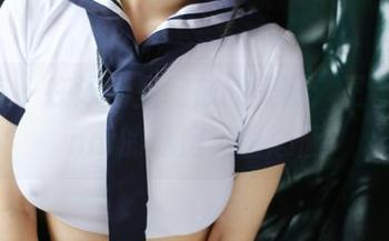 美媛馆 - 在泳池里绽放的美丽：王馨瑶yanni的私房美图心情
