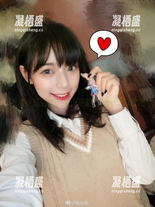 当舞小喵遇上白色：奇幻写真与梦幻壁纸