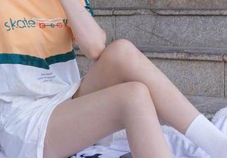 袜啵啵 - 黑色美甲与裸足的奇妙结合：稚予的资源合集等你来拿！