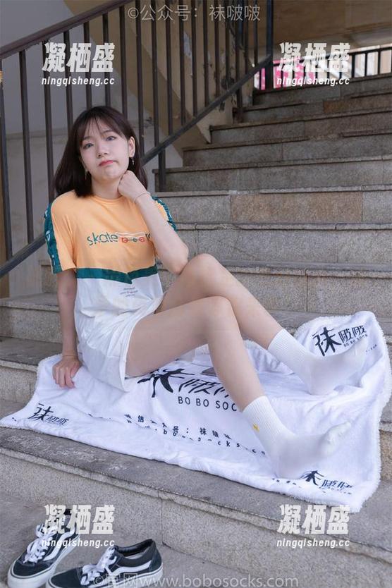 袜啵啵 - 黑色美甲与裸足的奇妙结合：稚予的资源合集等你来拿！