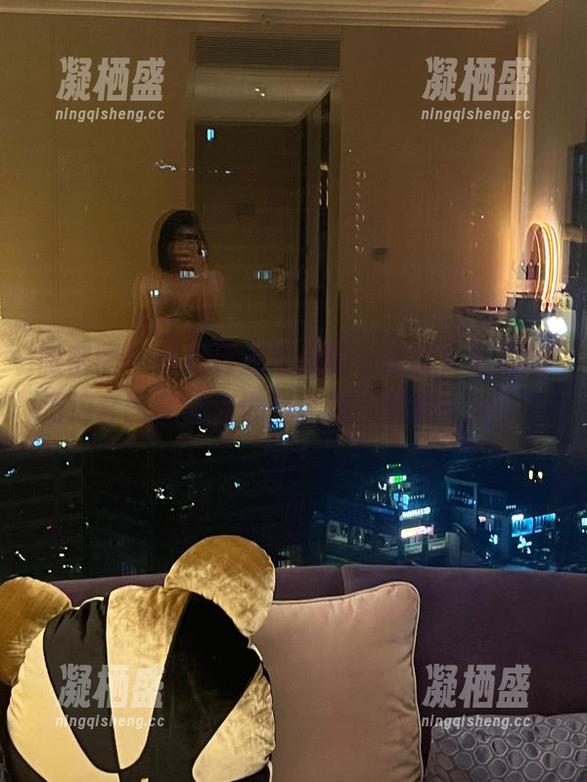 微密圈 - 私拍日光浴里的小调皮，詹詹的海边套图，让你也想大喊‘再来一次’！