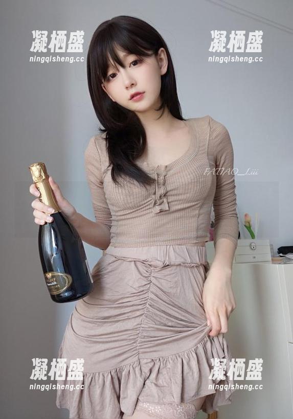 迷之呆梨的美腿定制写真，真是美得不可思议！