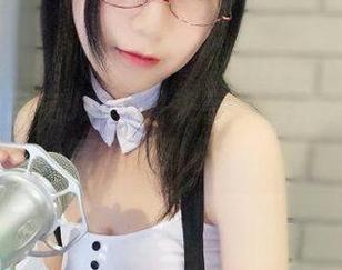 逐月Su自宅JK原图来袭：看她怎么把宅气焕发到极致！