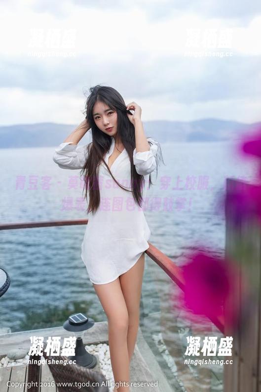 青豆客 - 莫晓茜sunny：穿上校服，颜值爆表，连图包都得鼓掌！
