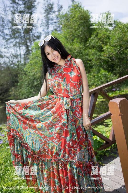 青豆客 - 睁大眼睛！谭晓彤高清写真，女神Elise好像真的是万变女郎呀。
