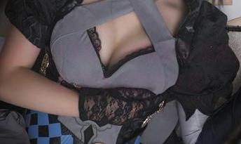 面饼仙儿魅力无限：皮衣写真集精选之行，触碰内心的小秘密