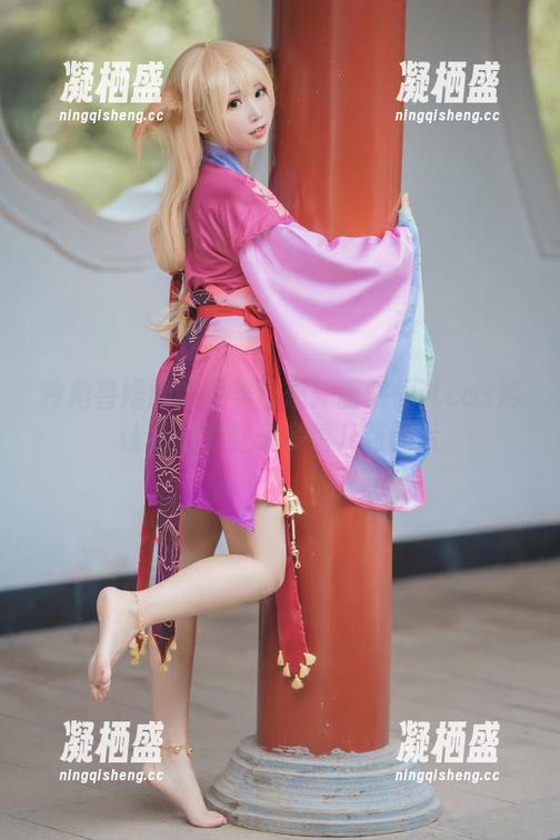 独角兽婚纱的甜美幻想：面饼仙儿cos后让人忍不住想多看几张图片