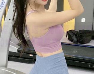 美图推荐：香草喵露露的课室制服，照片中的她简直像是教室里的小精灵！