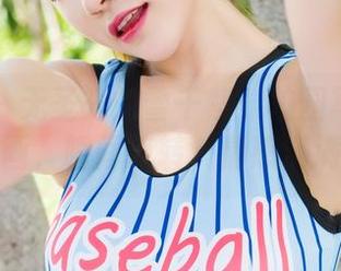 魅妍社 - 无圣光的雪千紫：校园写真如诗如画，瞬间流转，情感满满。