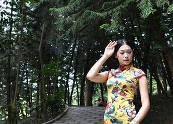 魔镜街拍 - 私拍图集中，婷婷在寒风中摇曳，肉丝美人带来不一样的圣诞祝福！