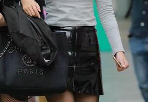 魔镜街拍 - 销售主管的粉裙它不简单：婷婷日常的图包，来看看！