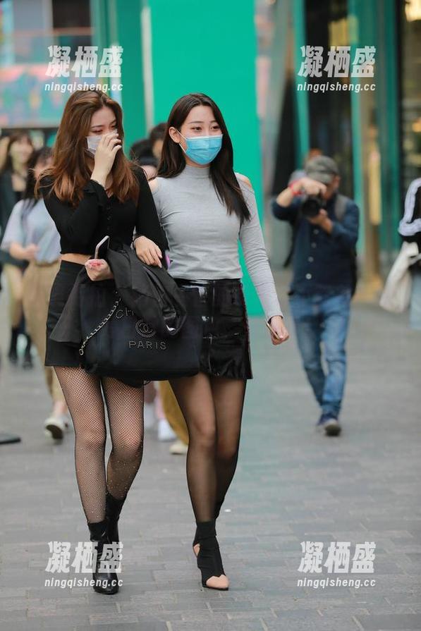 魔镜街拍 - 销售主管的粉裙它不简单：婷婷日常的图包，来看看！